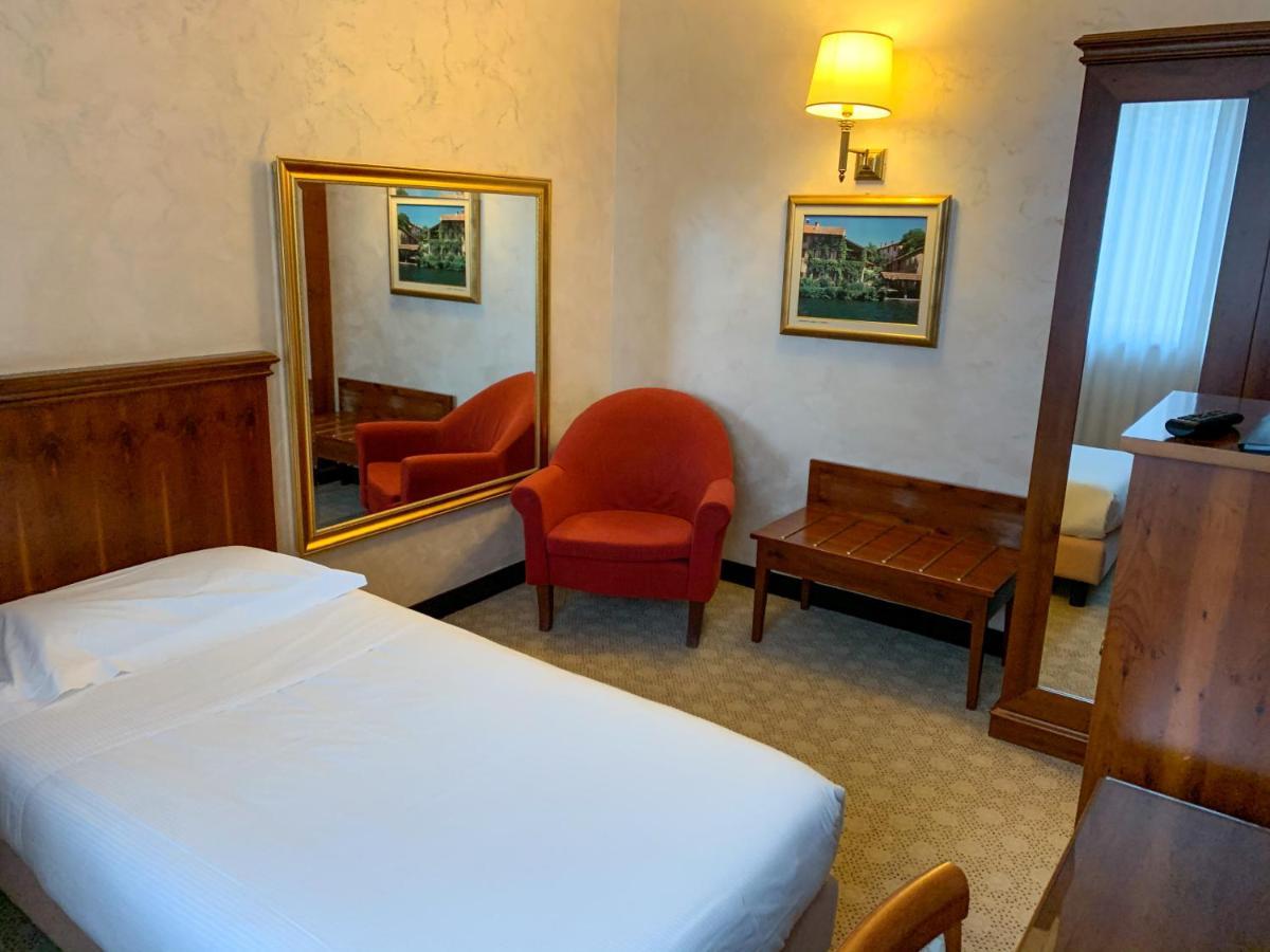 Scia' On Martin Hotel Buscate Eksteriør billede