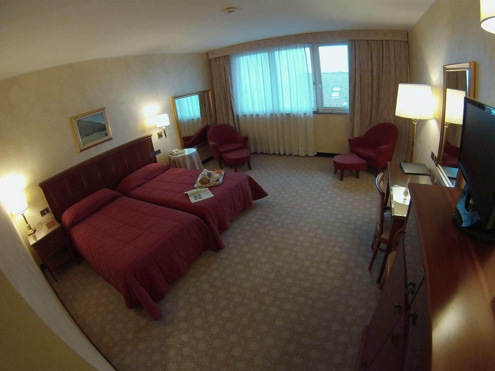 Scia' On Martin Hotel Buscate Eksteriør billede