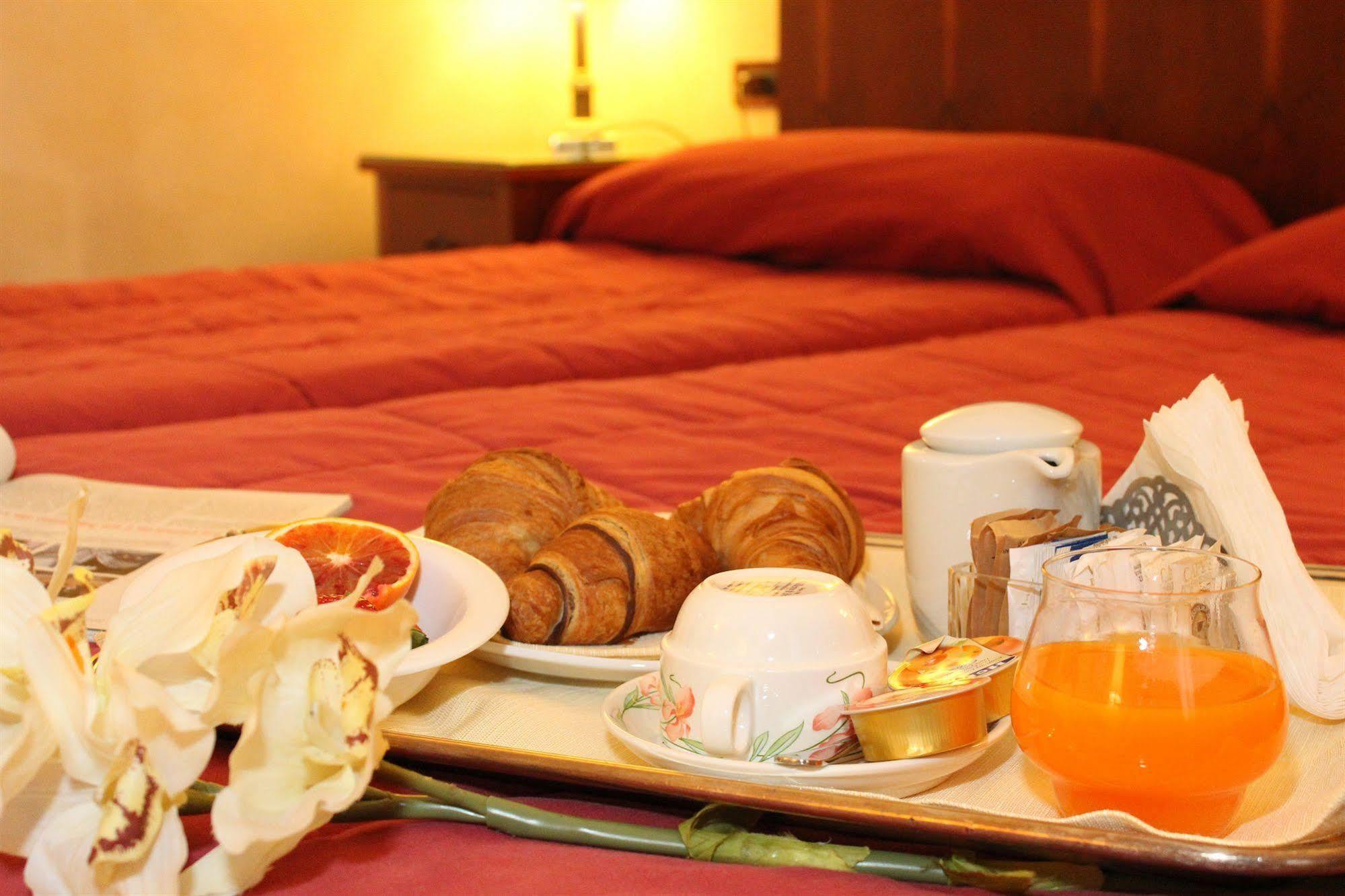 Scia' On Martin Hotel Buscate Eksteriør billede