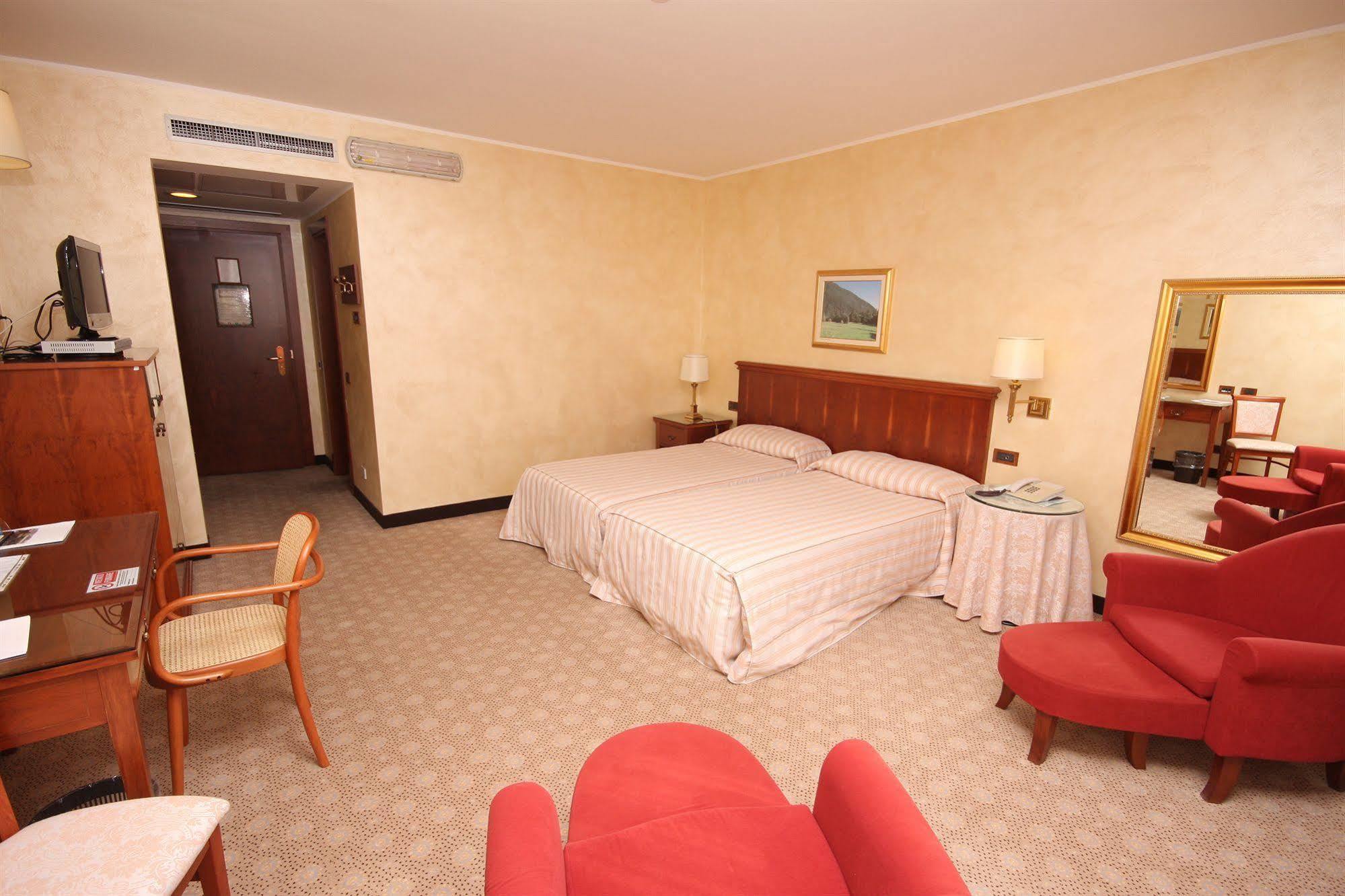 Scia' On Martin Hotel Buscate Eksteriør billede