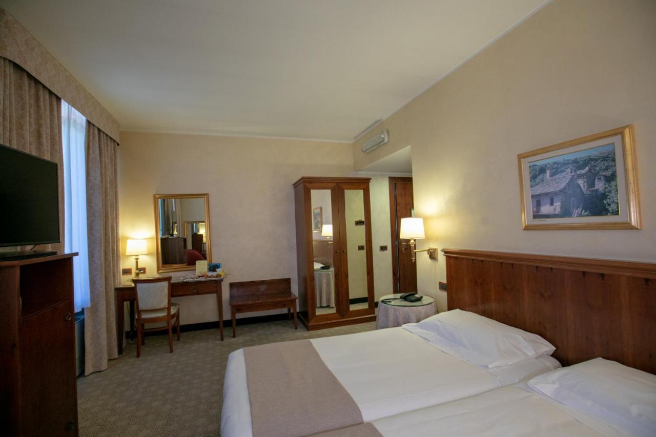 Scia' On Martin Hotel Buscate Eksteriør billede