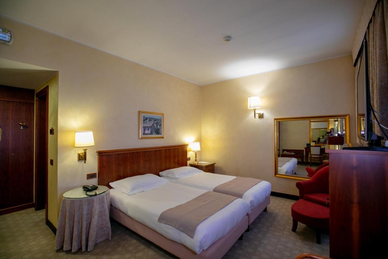Scia' On Martin Hotel Buscate Eksteriør billede