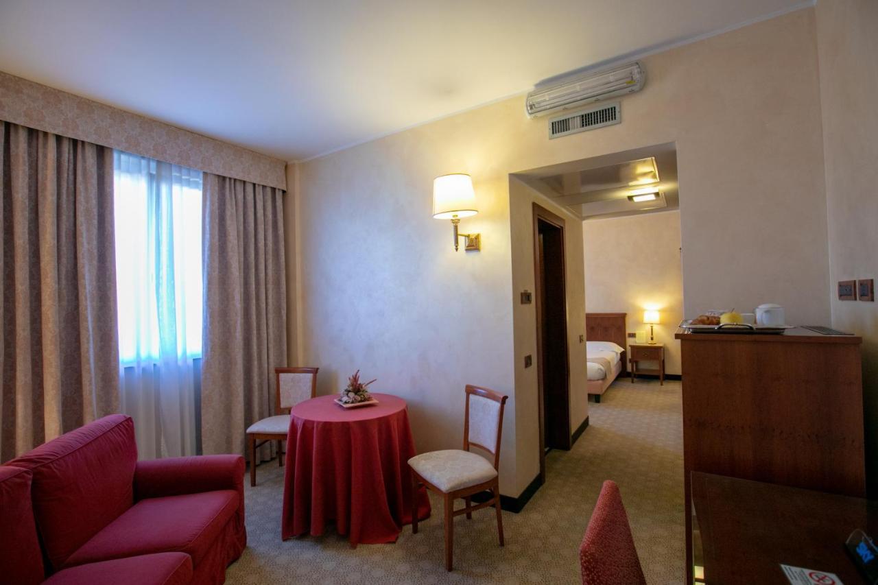Scia' On Martin Hotel Buscate Eksteriør billede