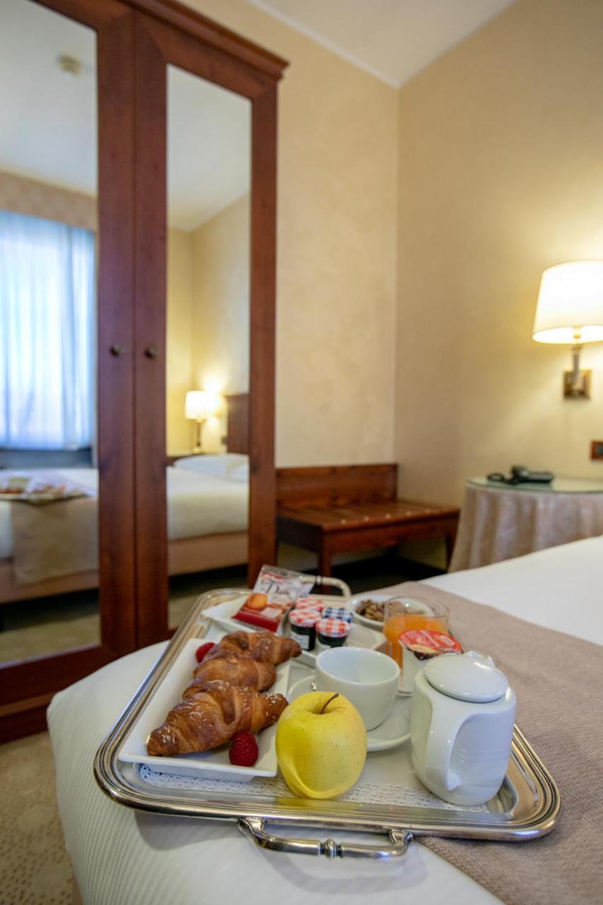 Scia' On Martin Hotel Buscate Eksteriør billede