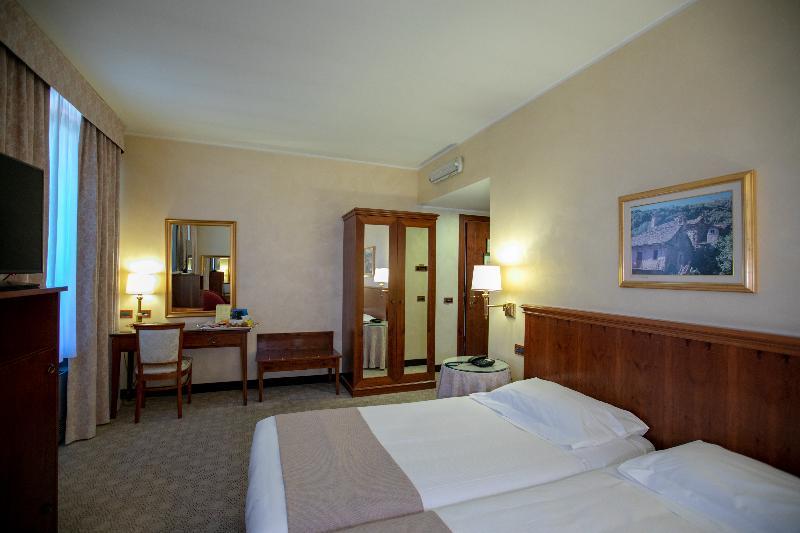 Scia' On Martin Hotel Buscate Eksteriør billede